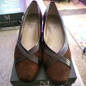 MARK - LEMP CLASSICS BY WALKING CRADLES TRACY Brown SUEDE  SZ 7.5 N  PUMPS 41561